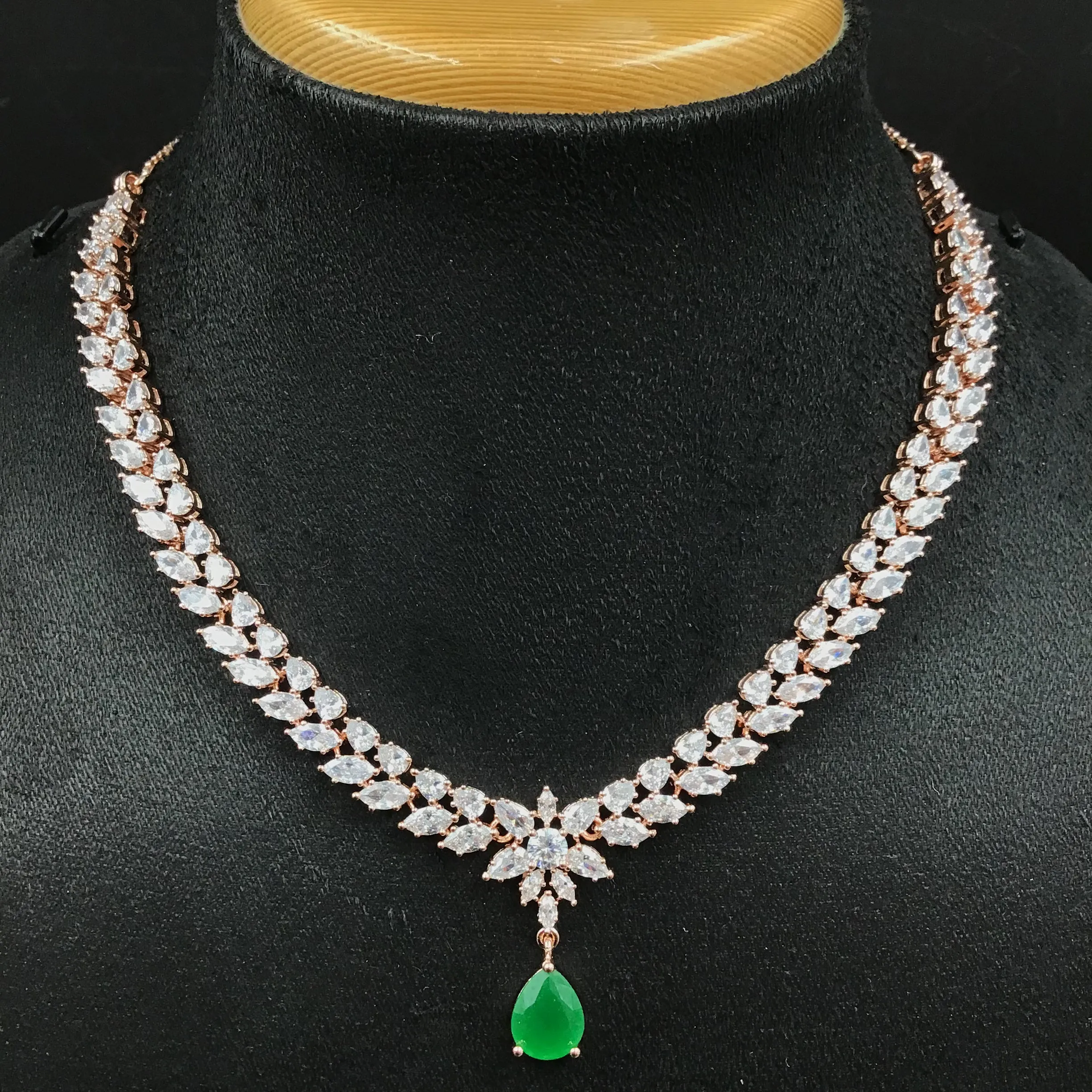 Round Neck Zircon/AD Necklace Set 6198-08