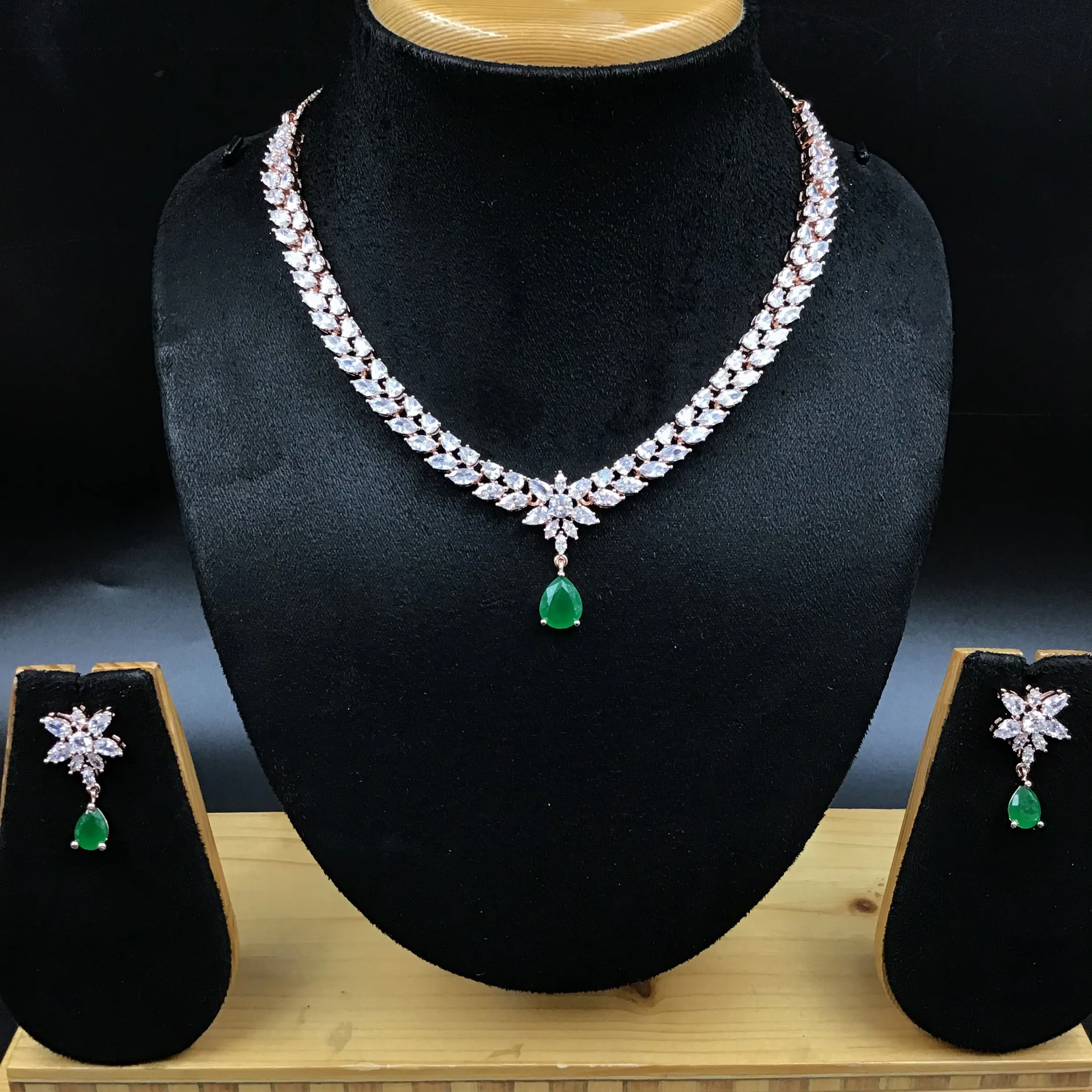 Round Neck Zircon/AD Necklace Set 6198-08