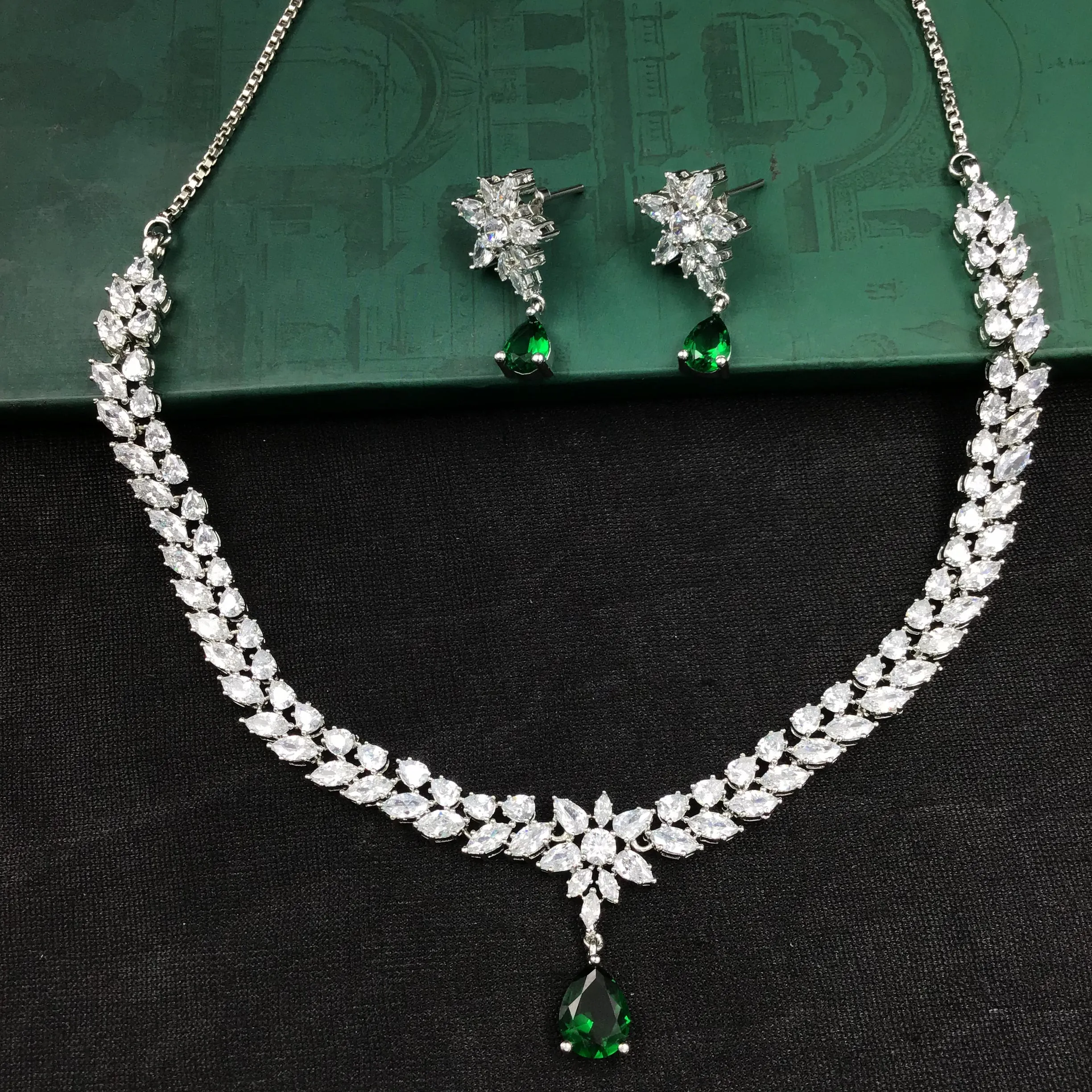 Round Neck Zircon/AD Necklace Set 6198-08