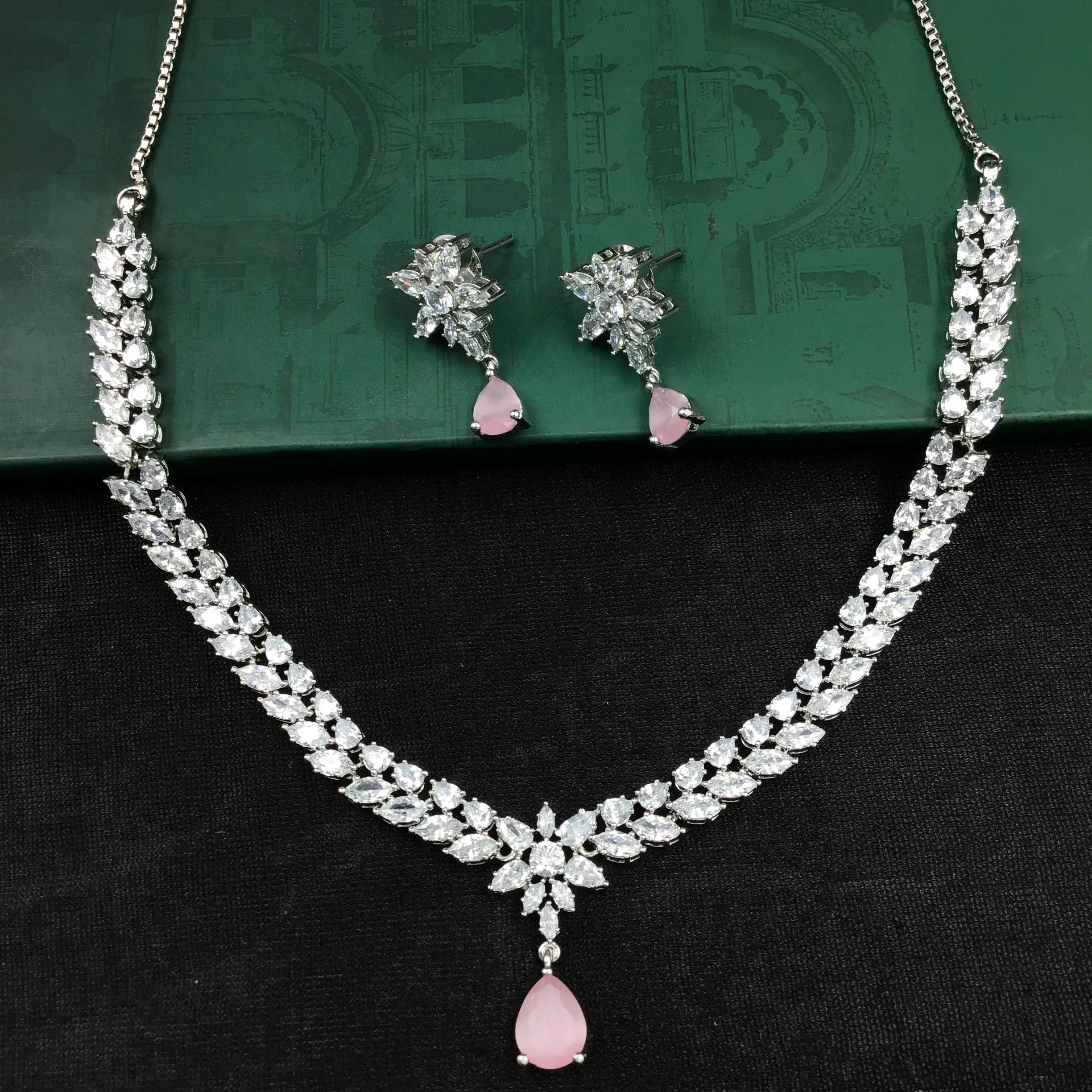Round Neck Zircon/AD Necklace Set 6198-08